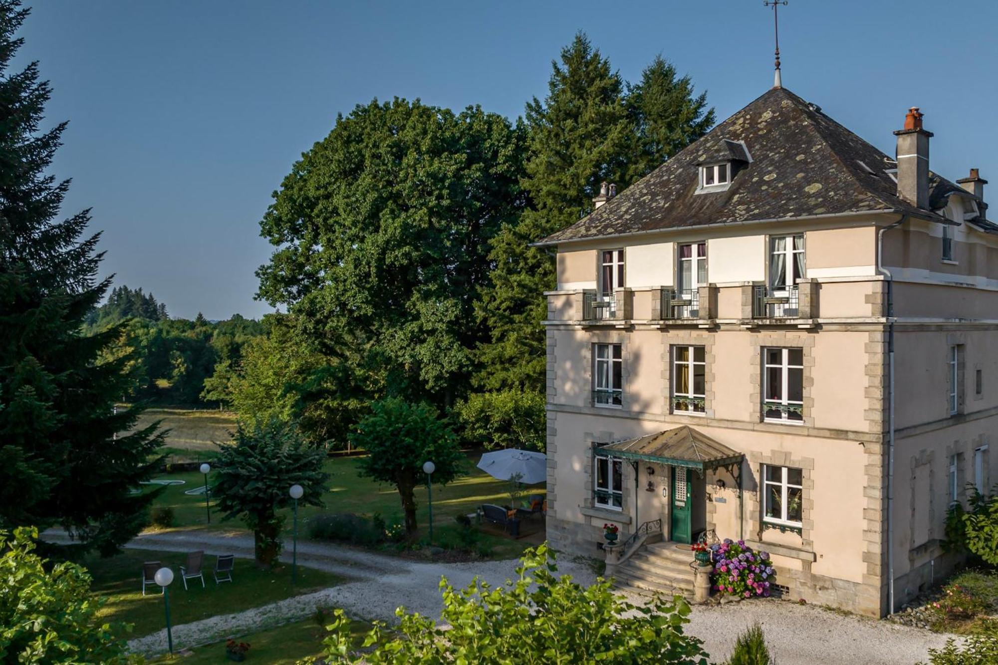 ホテル Domaine De La Clauzure La Roche-Canillac エクステリア 写真